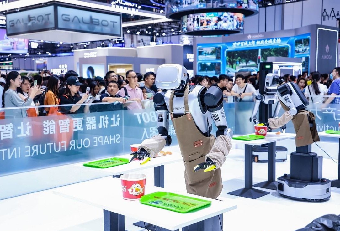 Mininglamp, Hikvision Robotics Debut Agentic Robots at WRC 2026