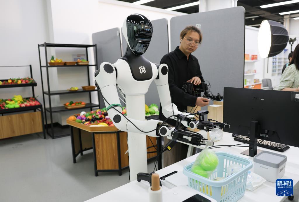 Xingyuanzhi Robot Secures 200M RMB Angel Round for Universal Embodied Brain