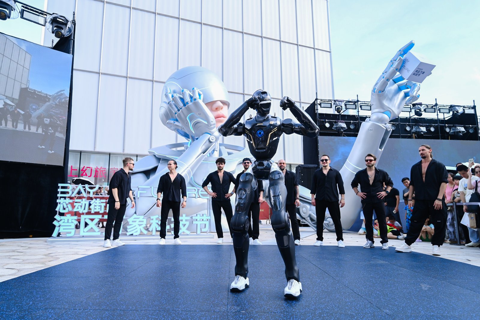 Shenzhen Goes Cyberpunk: Humanoid Robots, 6-Metre Mechanical Girl and 20 Tech Brands Descend on Shenzhen Bay