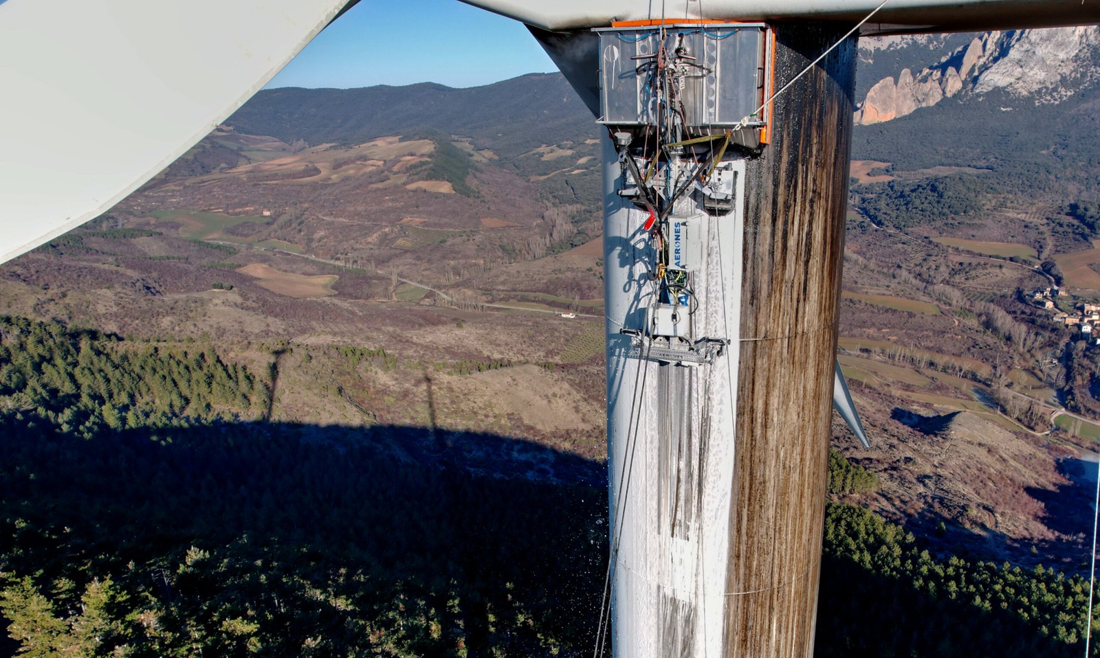 Aerones Wind Turbine Blade Maintenance Robot