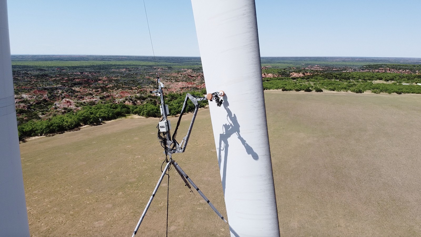 Aerones Wind Turbine Blade Maintenance Robot