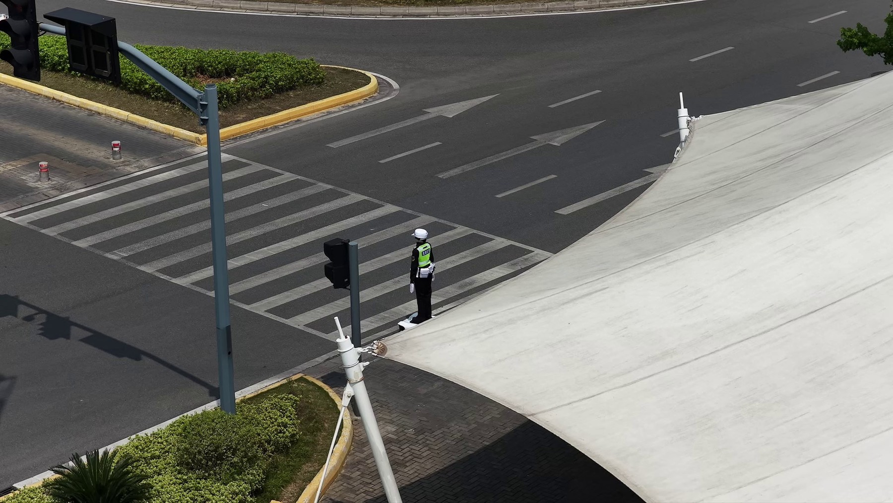 AiMOGA Traffic Police Robot