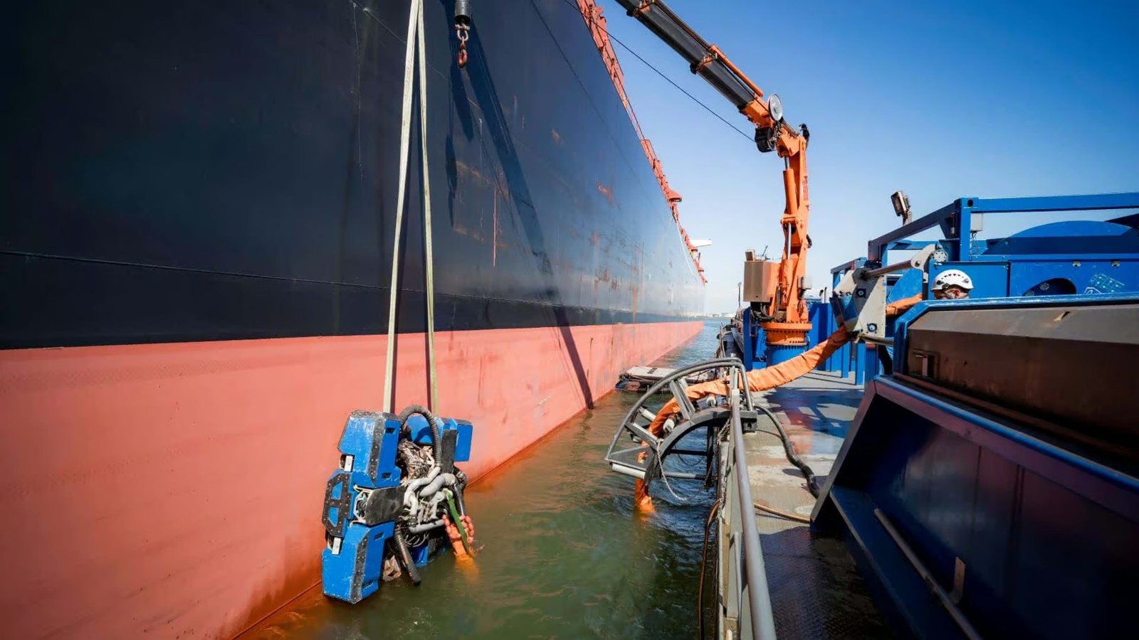 Fleet Cleaner ROV