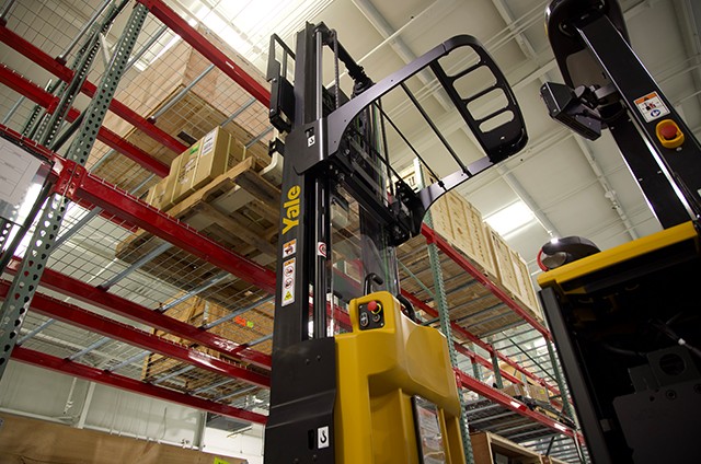 Yale Relay MO030CR Automated Counterbalanced Stacker