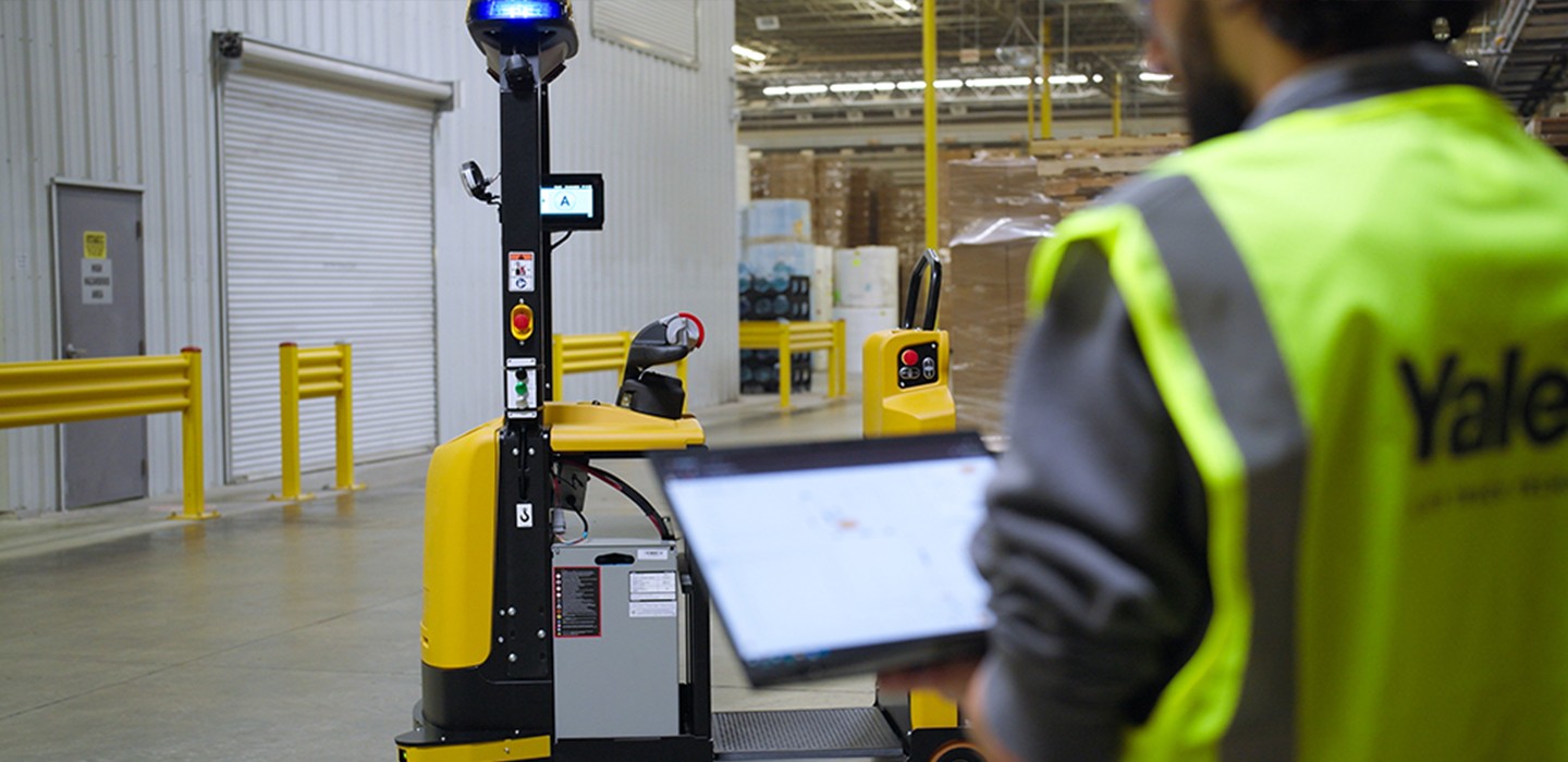 Yale Relay MO150TR Automated Tow Tractor
