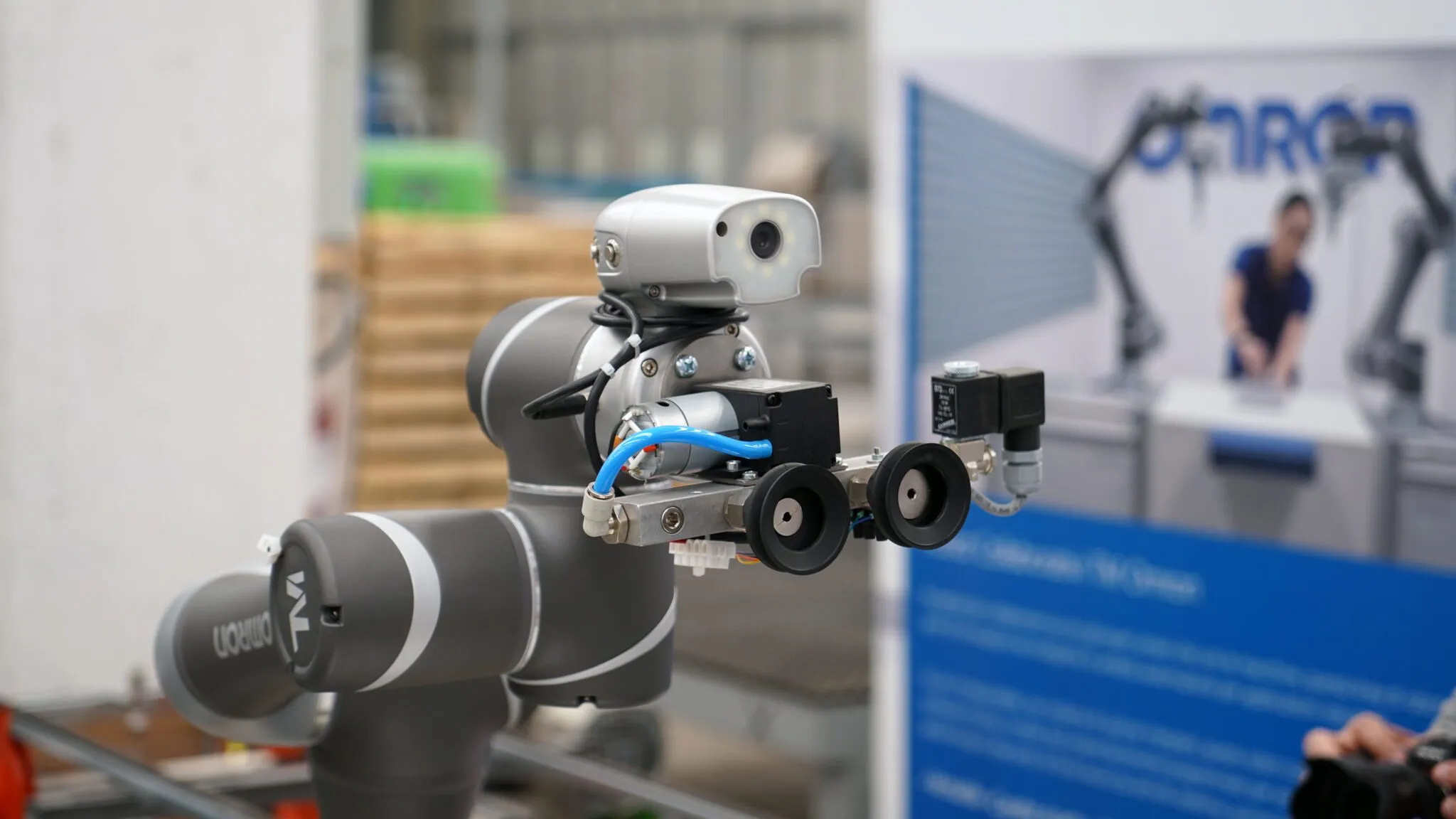 OMRON TM5-900 robot