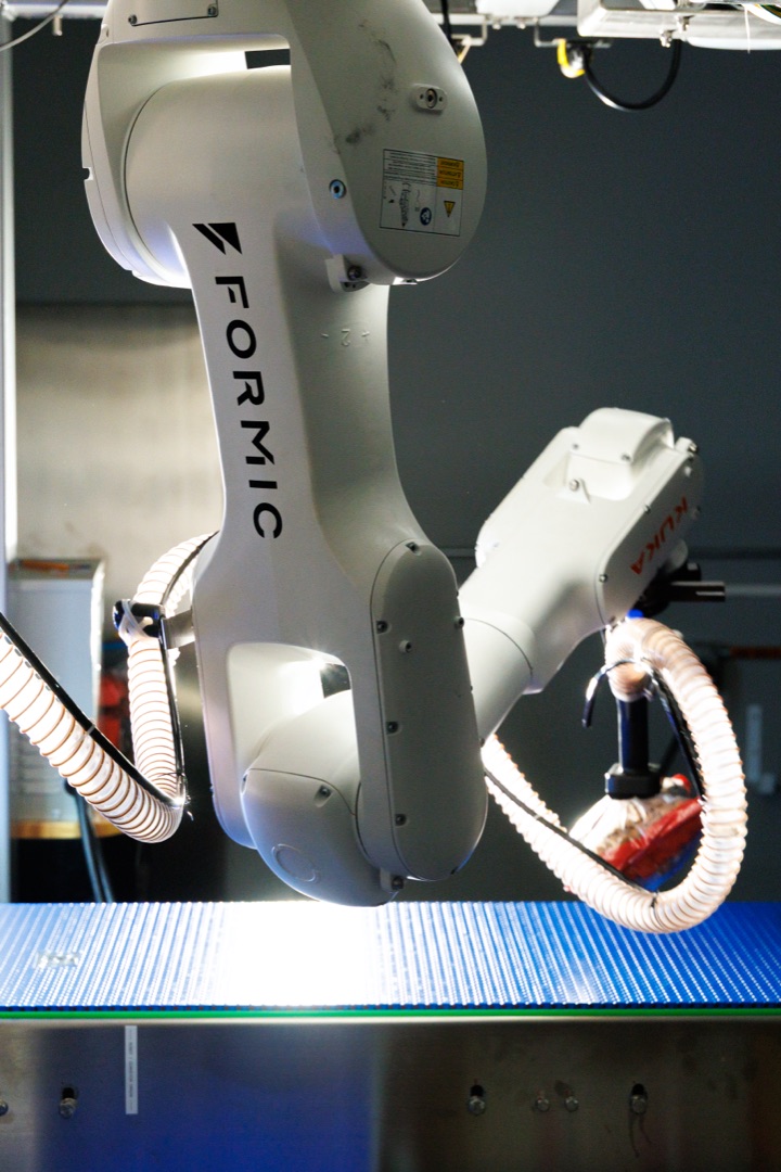 Formic Flexible Case Packer robot