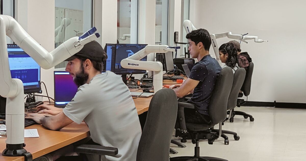 Kinova Gen3 robotic arm (7-axis)