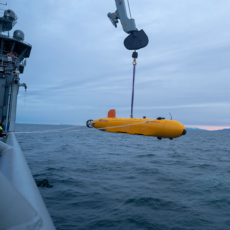 SeaRaptor AUV Hoist Water