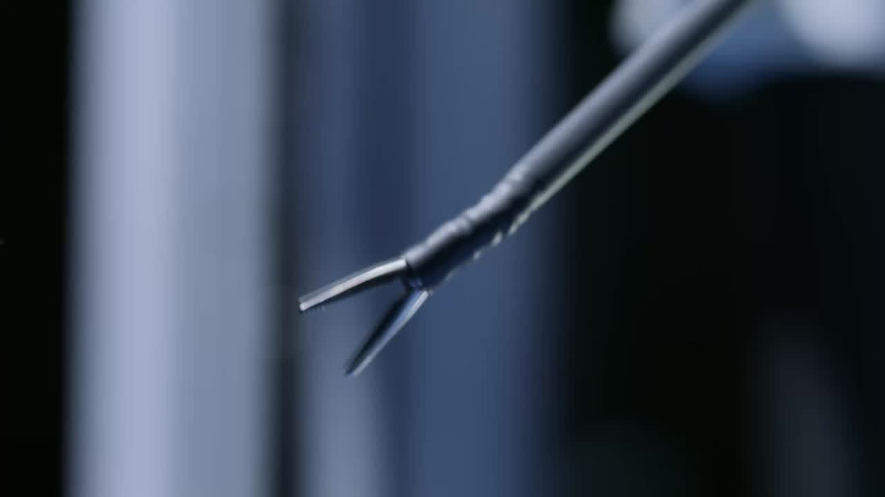 Revolve 5 mm wristed instrument