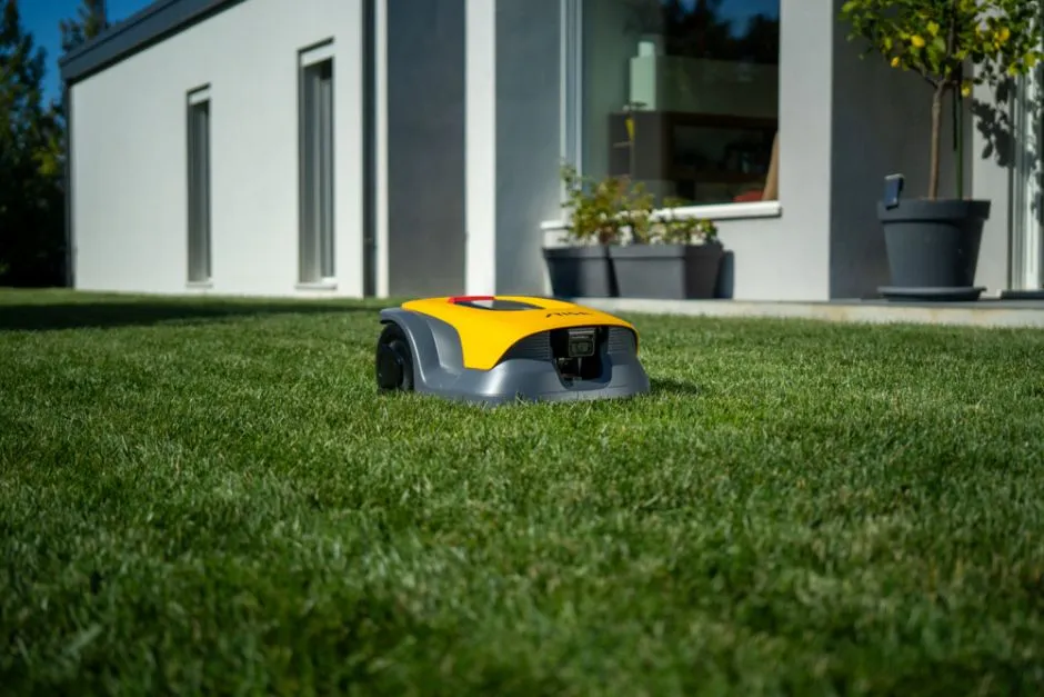 STIGA A 15v on a lawn