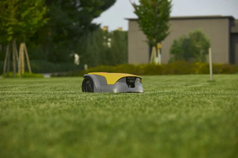 STIGA A 25v on a lawn